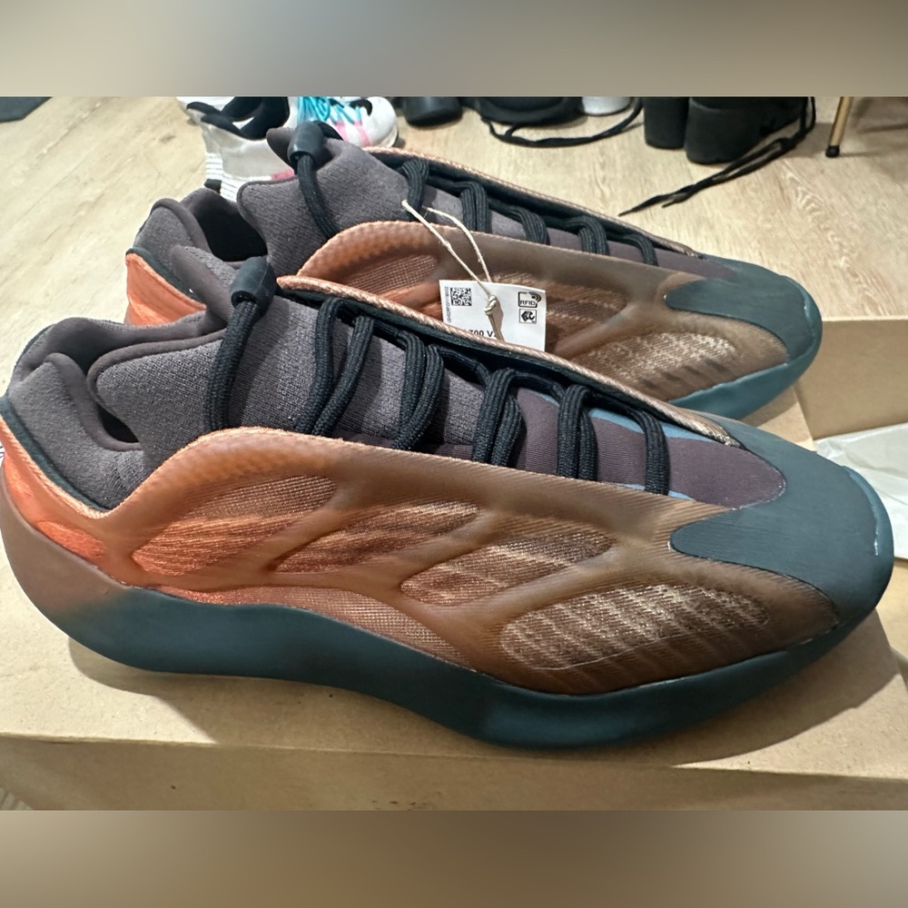 Yeezy Tennis Shoes YZY 700 V3